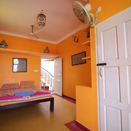 Holi-Wood Guesthouse Пудучеррі Екстер'єр фото